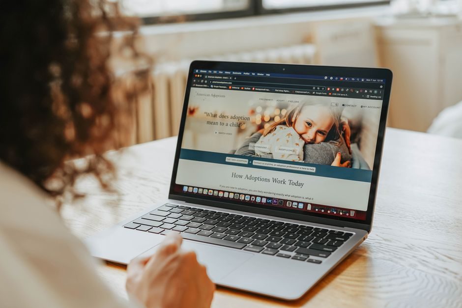 Mockup einer Beratungsseite mit klarer Informationshierarchie